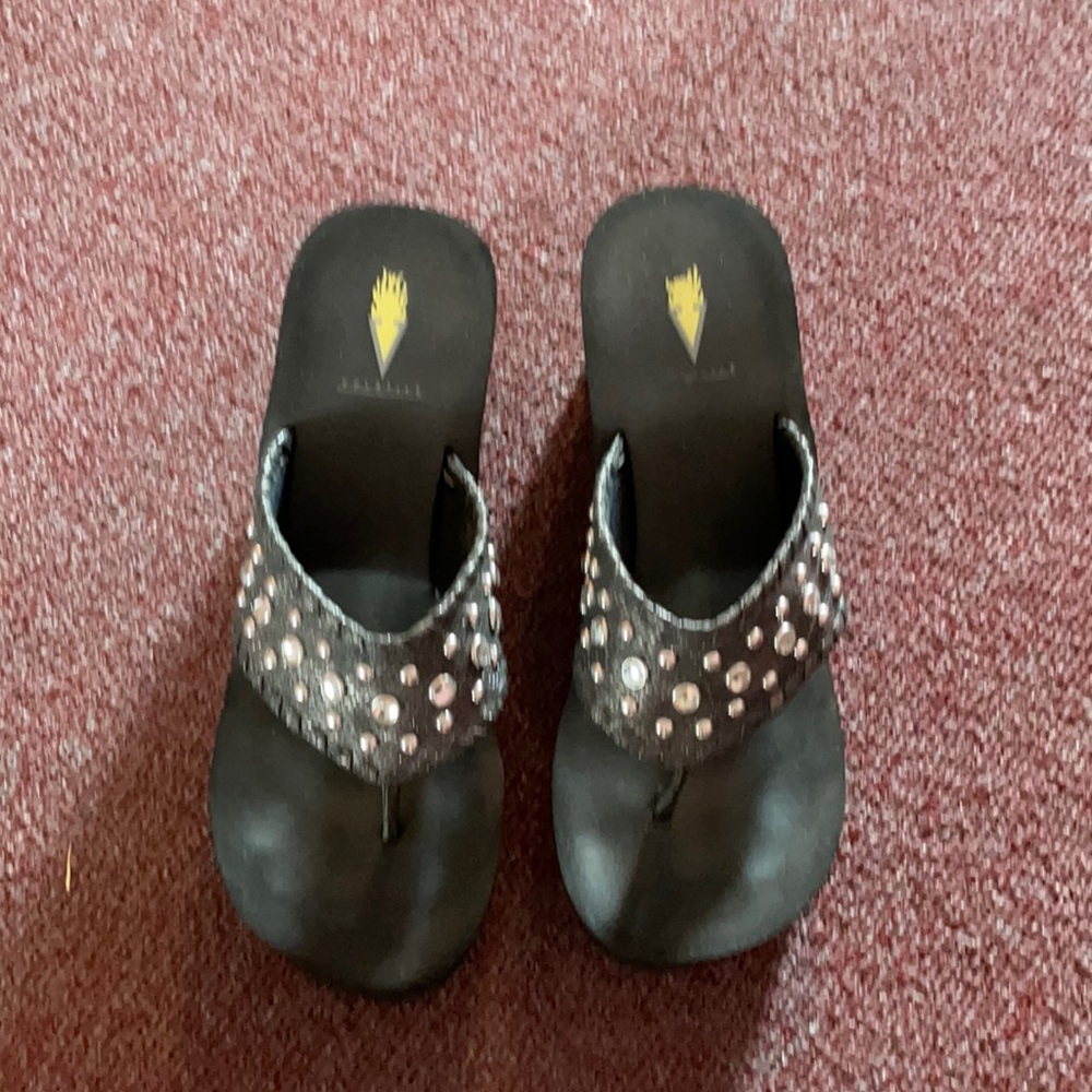 Volatile flip flops